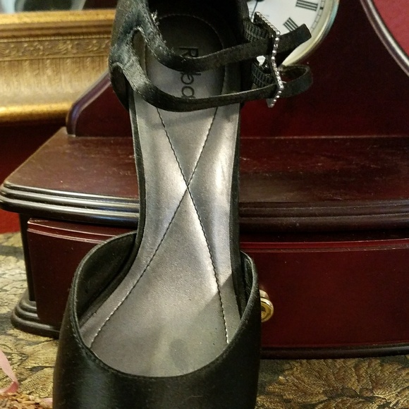 Open Toe Satin Black Shoes - Picture 4 of 4